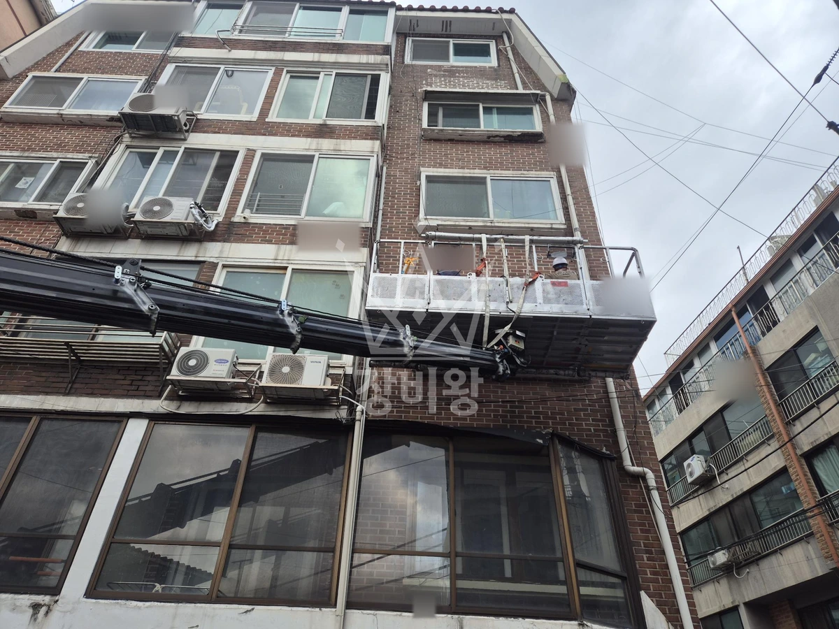 서울 관악구 봉천동 3.5톤 스카이차 외벽방수작업 작업사진 1