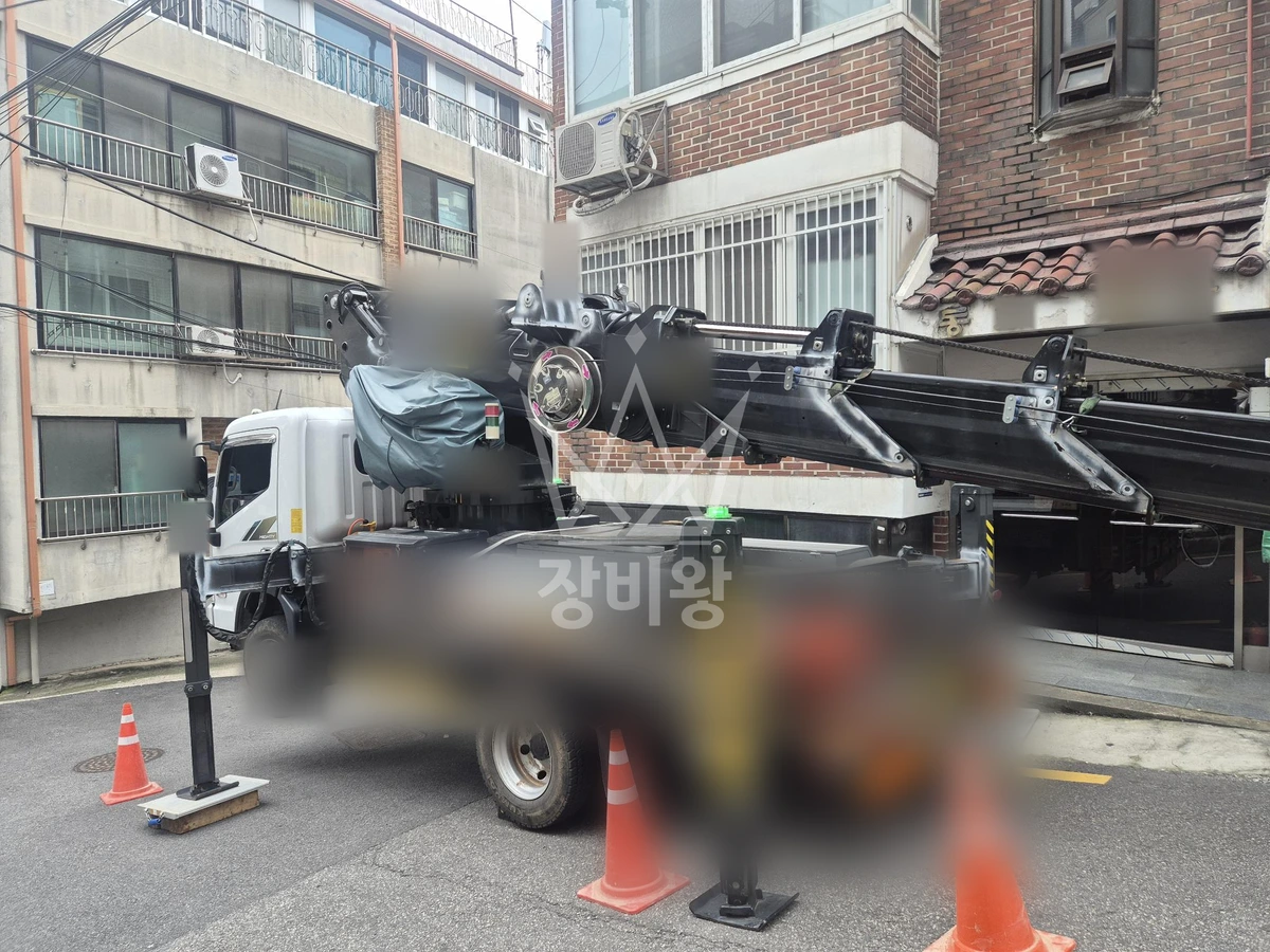 서울 관악구 봉천동 3.5톤 스카이차 외벽방수작업 작업사진 2