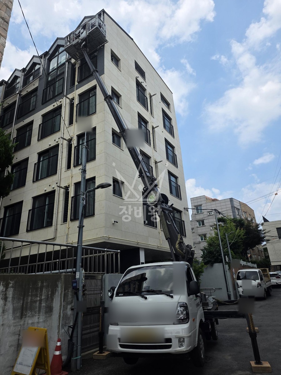 서울 용산구 효창동 1톤 스카이차 실리콘작업 작업사진 1