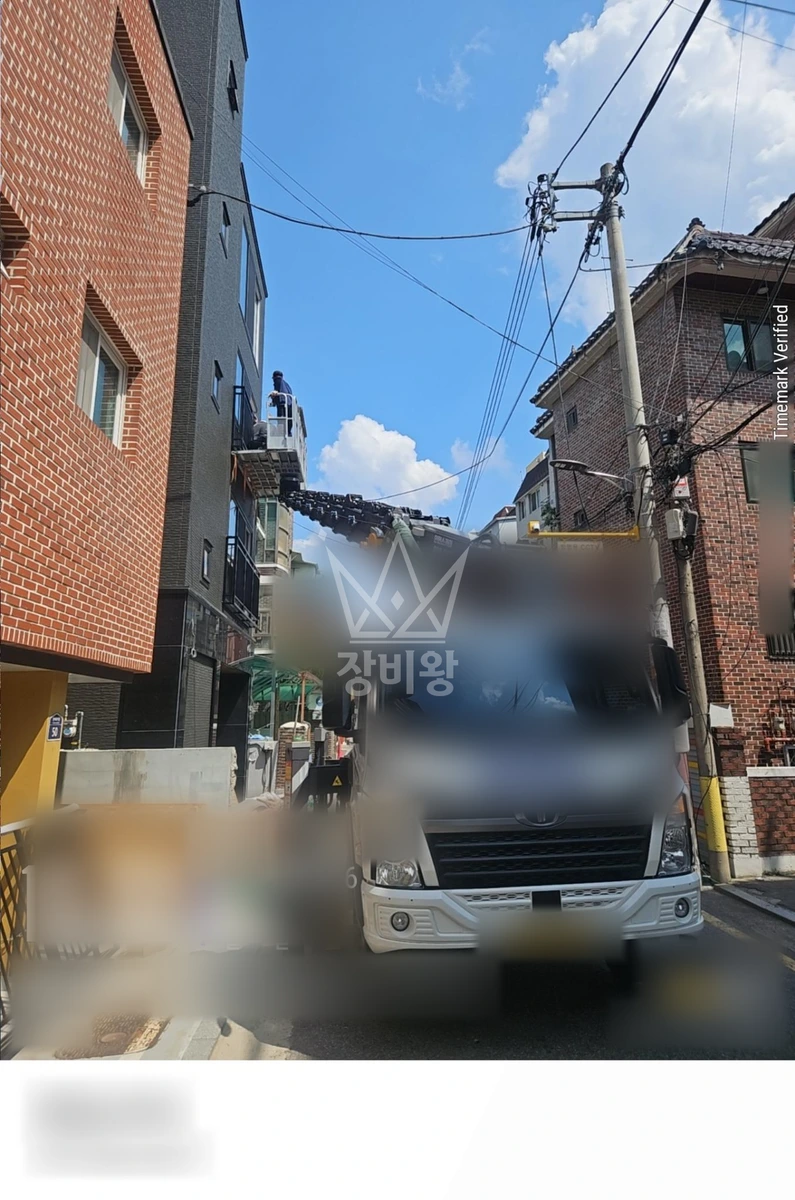 서울 강서구 화곡동 3.5톤 스카이차 3층 창문난간대설치 작업사진 1