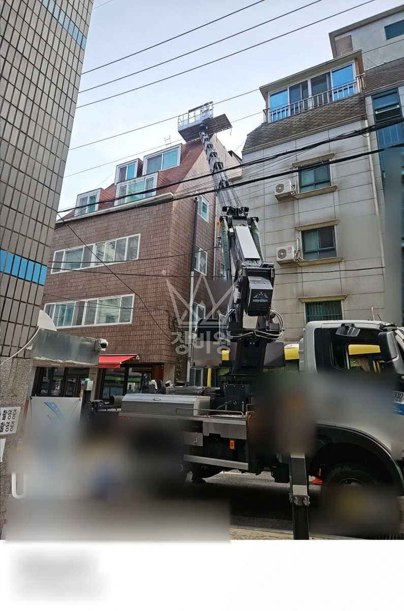 서울 관악구 봉천동 3.5톤 스카이차 지붕작업 작업사진 1