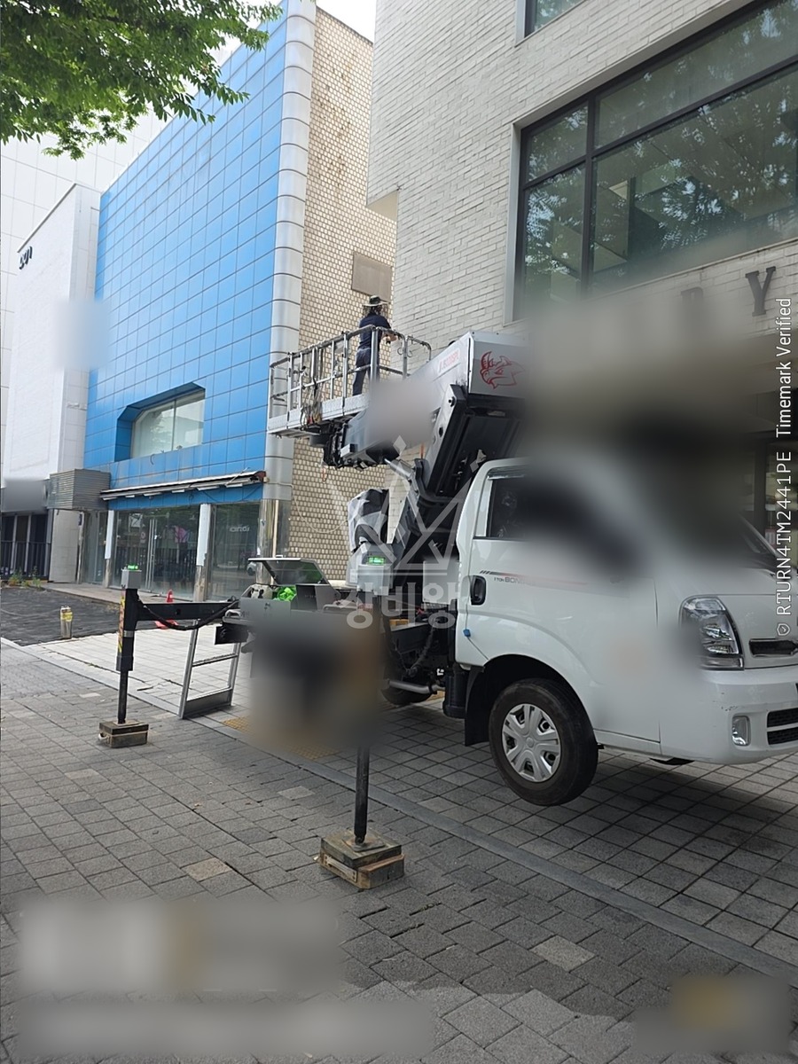 서울 강남구 논현동 1톤 스카이차 벽면 앙카 제거 작업사진 2