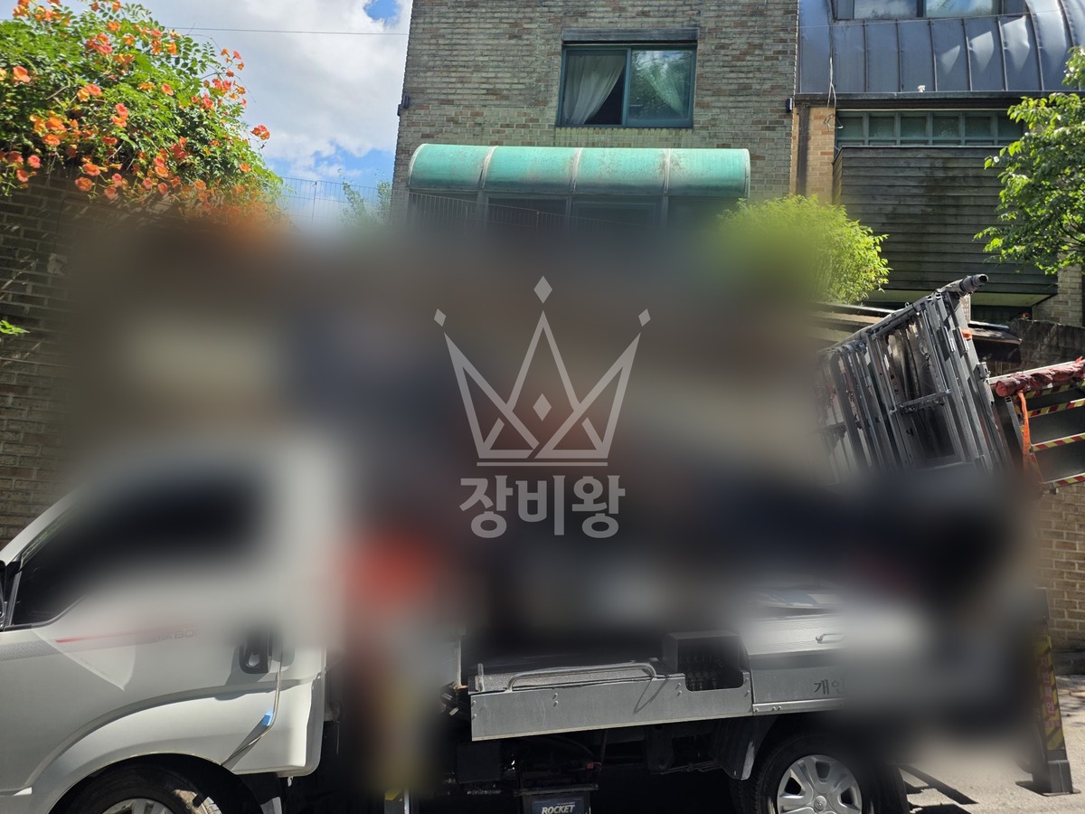 서울 서대문구 연희동 1톤 스카이차 옥상 자재 하역 작업완료사진 1