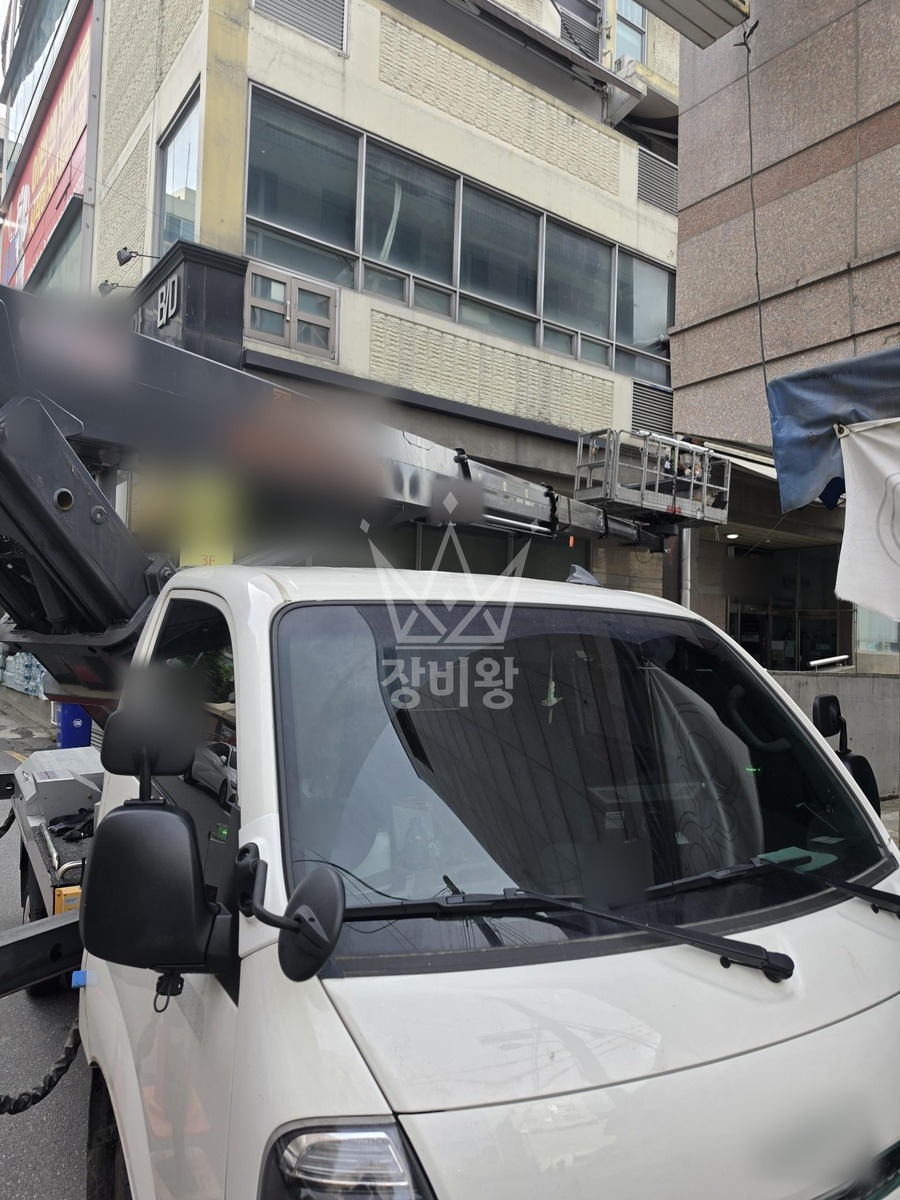서울 송파구 문정동 1톤 스카이차 테두리 몰딩작업 작업사진 2