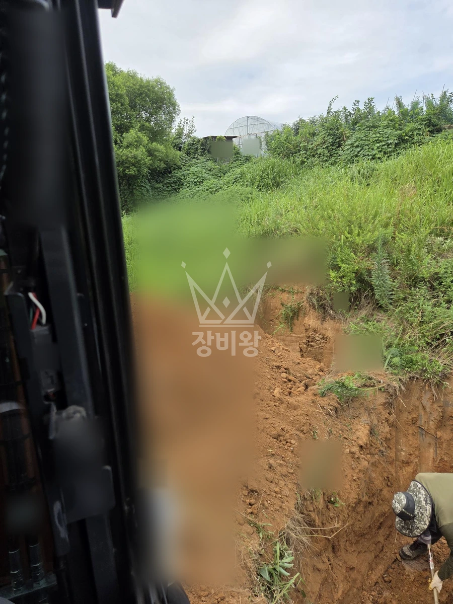 충남 천안시 동남구 풍세면 포크레인(굴착기) 묘지작업 작업사진 3