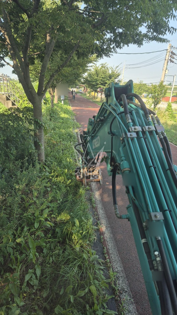 경기 평택시 오성면 포크레인(굴착기) 파일자재이동 작업사진 3