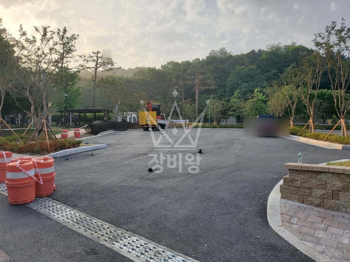 경기 수원시 팔달구 화서동 포크레인(굴착기) 작업 현장 도착사진