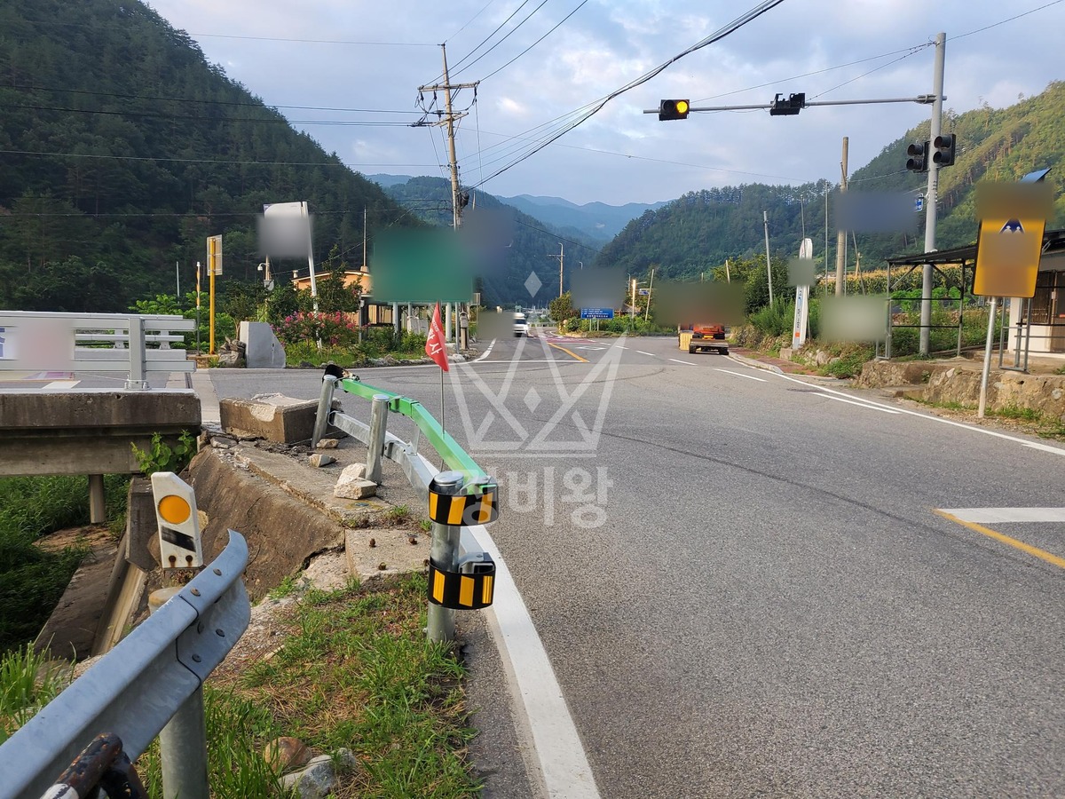 강원 삼척시 가곡면 포크레인(굴착기) 터파기, 가드레일 작업 작업사진 2