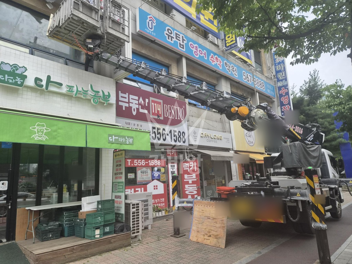 경기 구리시 인창동 3.5톤 스카이차 에어컨실외기양중/배관 작업사진 3