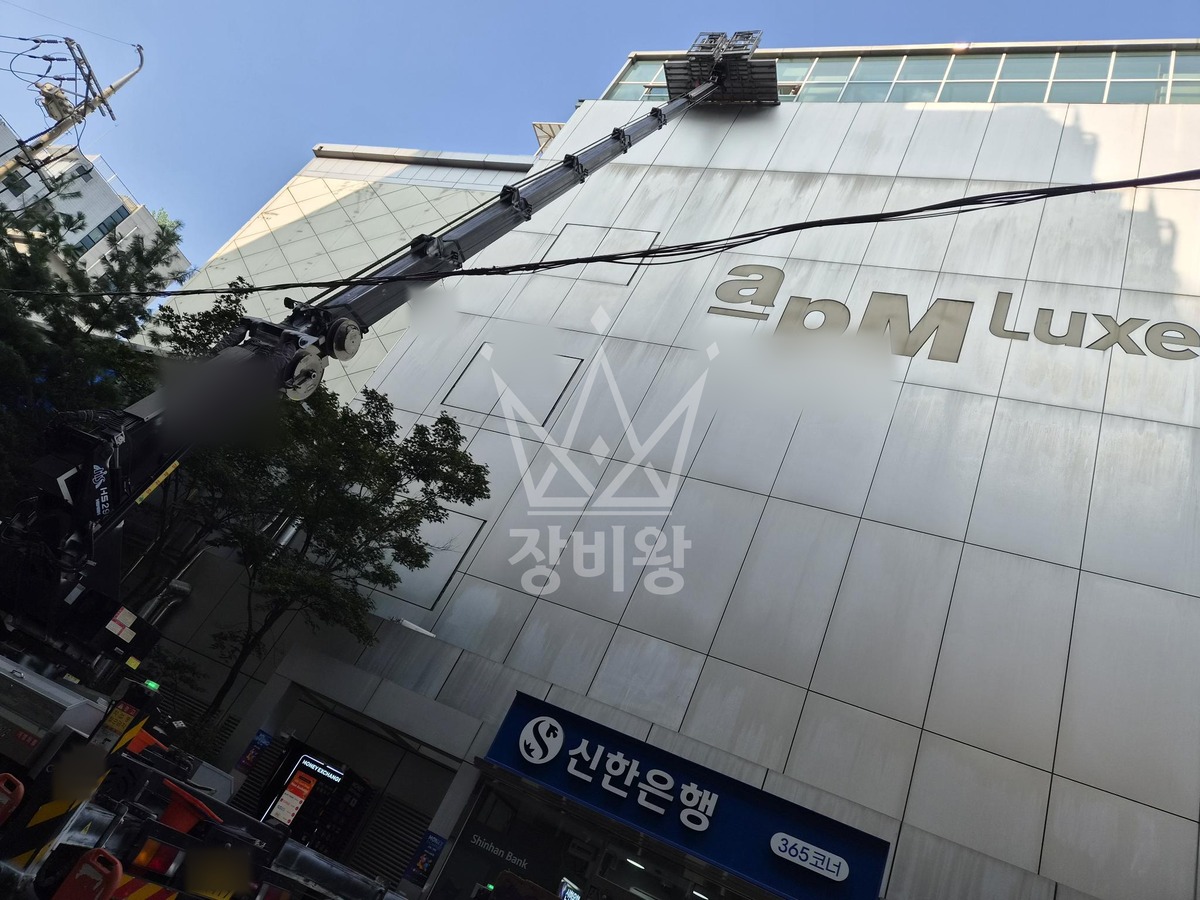 서울 중구 신당동 3.5톤 스카이차 폐기물내림 작업사진 2