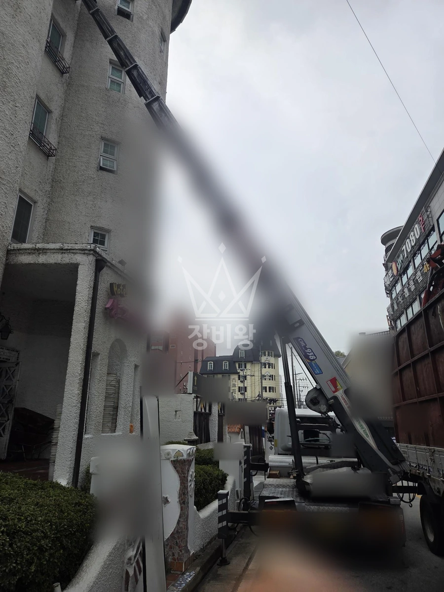 충남 천안시 서북구 성정동 2.5톤 사다리차 폐기물내림 작업사진 1