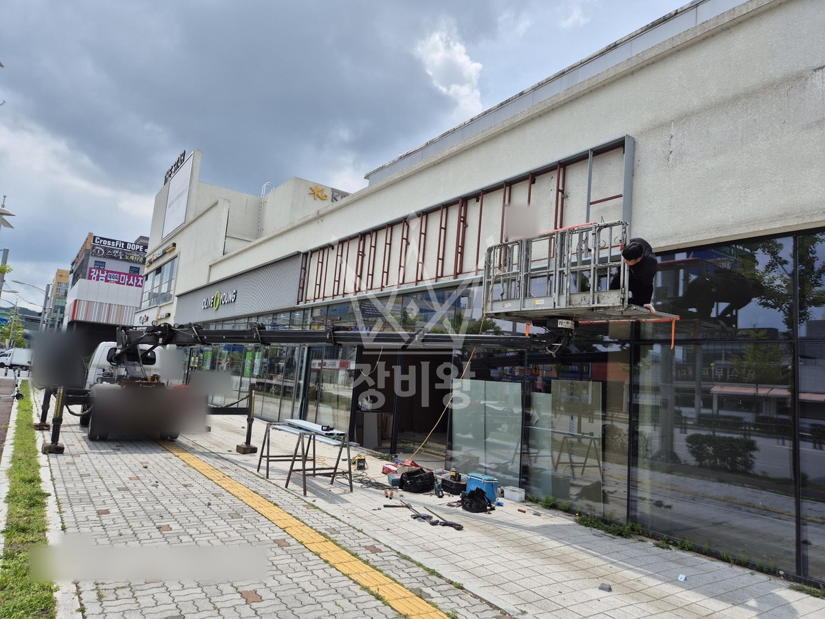 충북 음성군 맹동면 1톤 스카이차 파사드 금속 골조작업 작업사진 2
