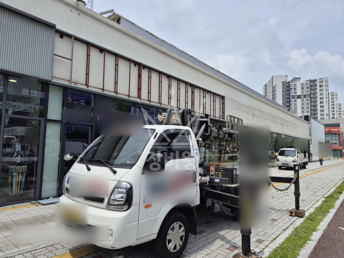 충북 음성군 맹동면 1톤 스카이차 파사드 금속 골조작업 작업사진 3