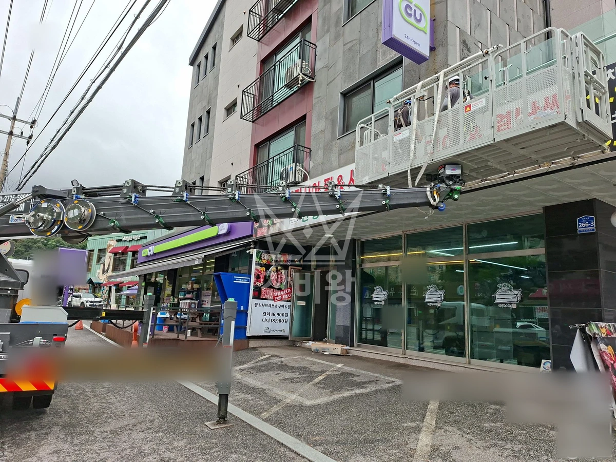 경기 광주시 목현동 3.5톤 스카이차 닥트 및간판철거 작업사진 2