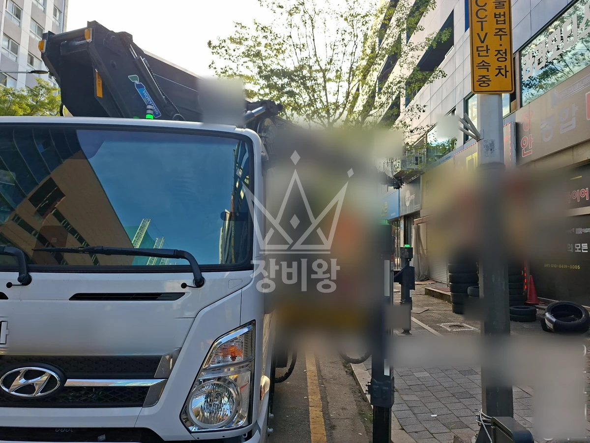 경기 안산시 단원구 초지동 3.5톤 스카이차 유리썬팅,실리콘코킹 작업사진 1