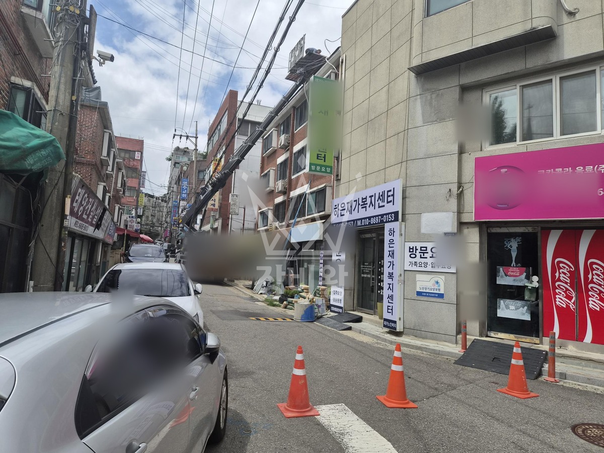 서울 양천구 신월동 3.5톤 스카이차 5층 몰탈시멘트 양중 작업사진 1