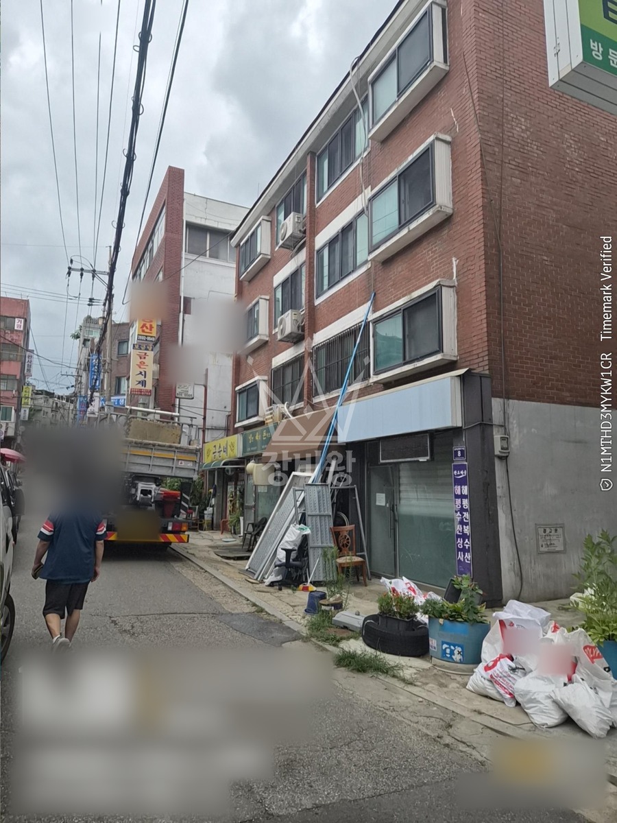 서울 양천구 신월동 3.5톤 스카이차 5층 몰탈시멘트 양중 작업완료사진 1