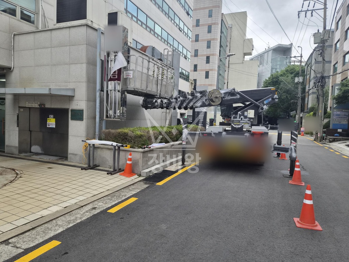 서울 서초구 양재동 3.5톤 스카이차 간판작업 작업사진 1