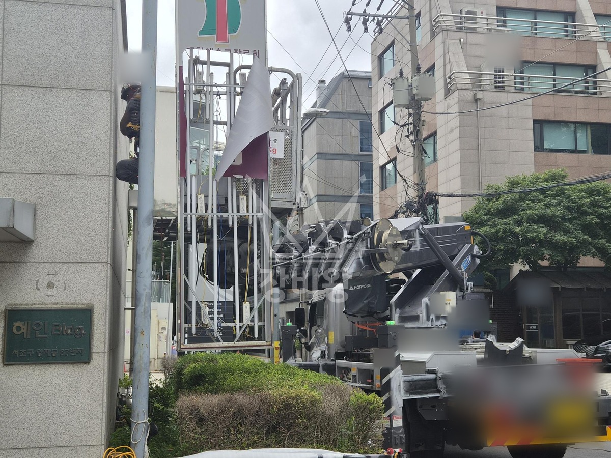 서울 서초구 양재동 3.5톤 스카이차 간판작업 작업사진 2