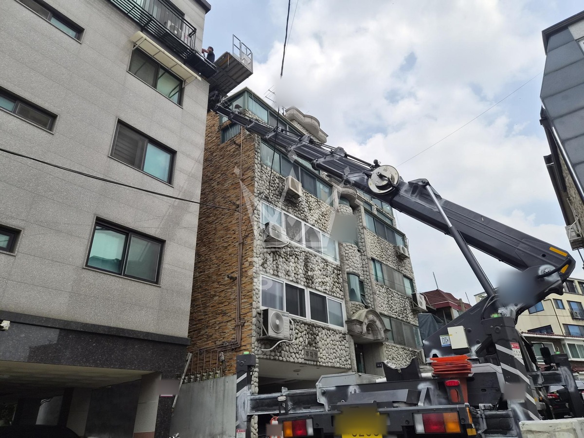서울 양천구 목동 3.5톤 스카이차 외벽드레인작업 작업사진 3