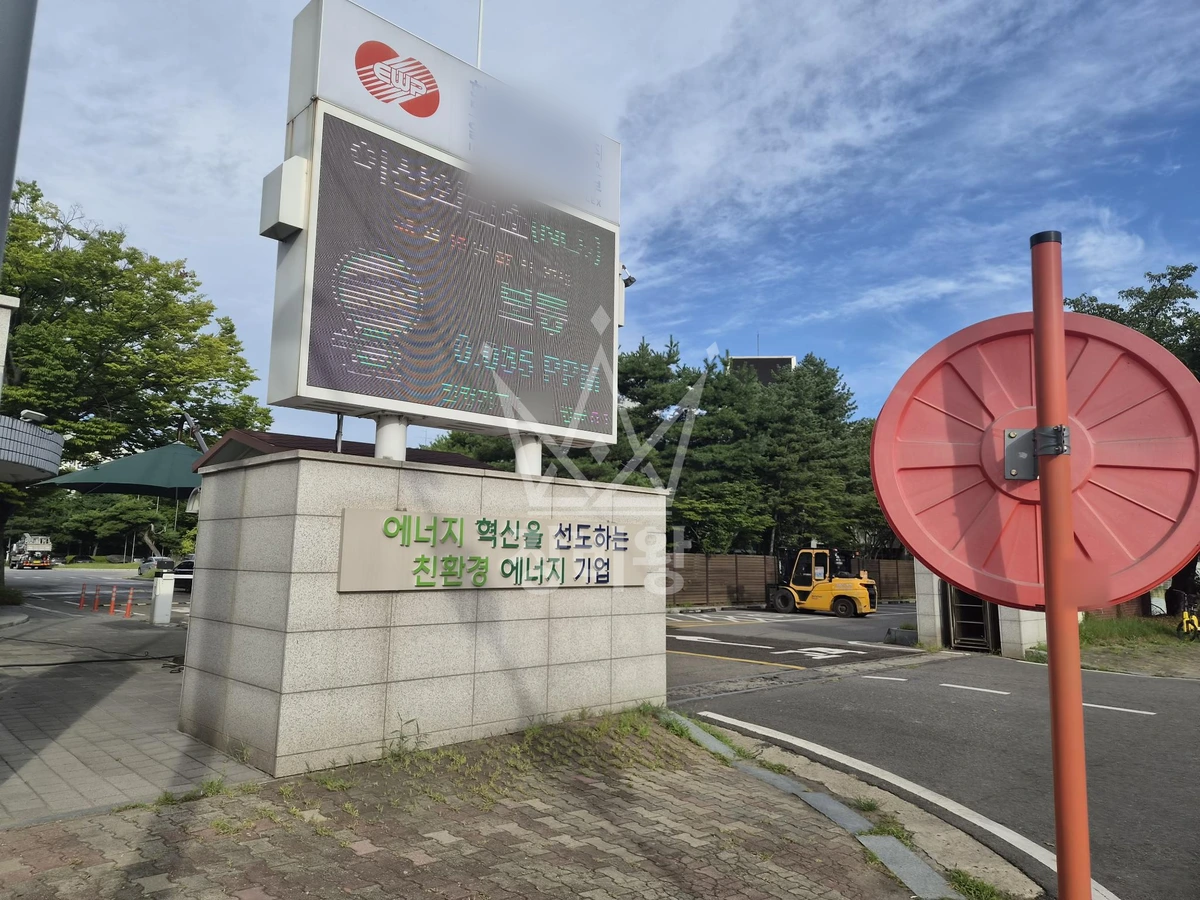 경기 고양시 일산동구 백석동 3.5톤 스카이차 창호설치 작업사진 1