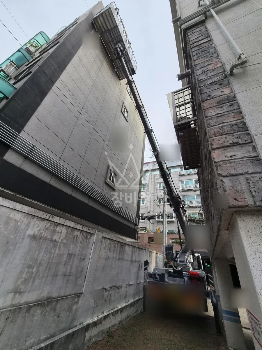 서울 은평구 갈현동 3.5톤 스카이차 외벽방수,코킹 작업사진 1