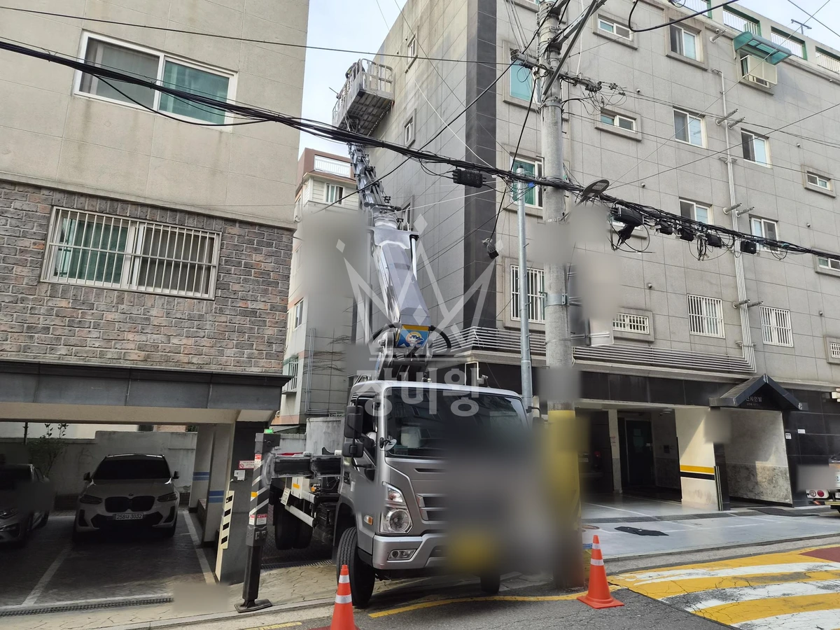 서울 은평구 갈현동 3.5톤 스카이차 외벽방수,코킹 작업사진 2