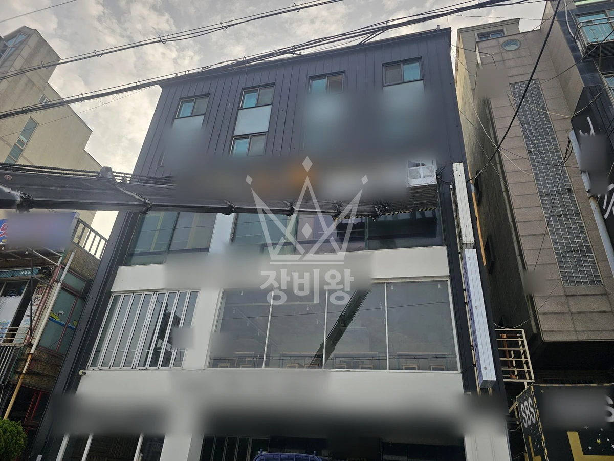 경기 시흥시 정왕동 3.5톤 스카이차 3층 간판 실리콘작업 작업사진 2