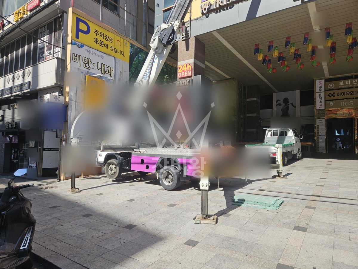 부산 부산진구 부전동 3.5톤 스카이차 4층간판 부속교체 작업사진 1