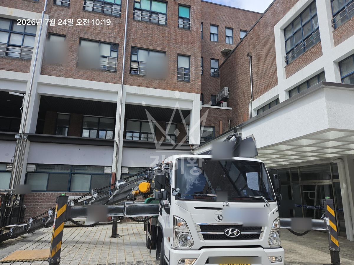전남광주 광산구 월계동 3.5톤 스카이차 실외기2개 양중 작업사진 1