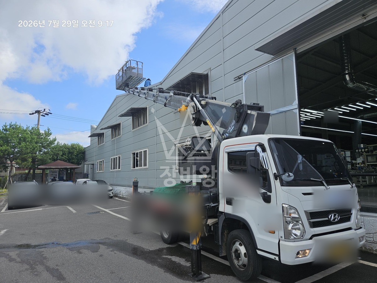 전남광주 광산구 소촌동 3.5톤 스카이차 지붕에 사람만 올려드림 작업사진 3