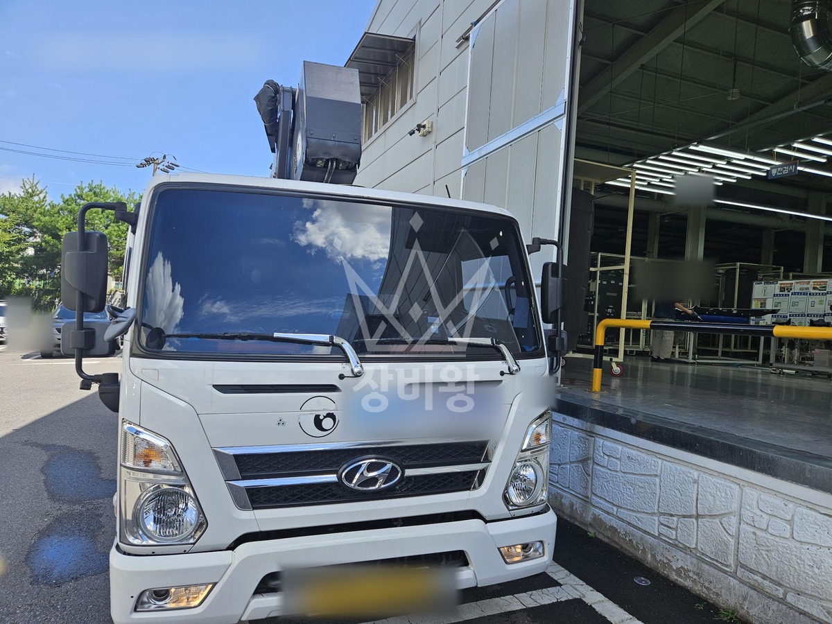 전남광주 광산구 소촌동 3.5톤 스카이차 지붕에 사람만 올려드림 작업완료사진 1