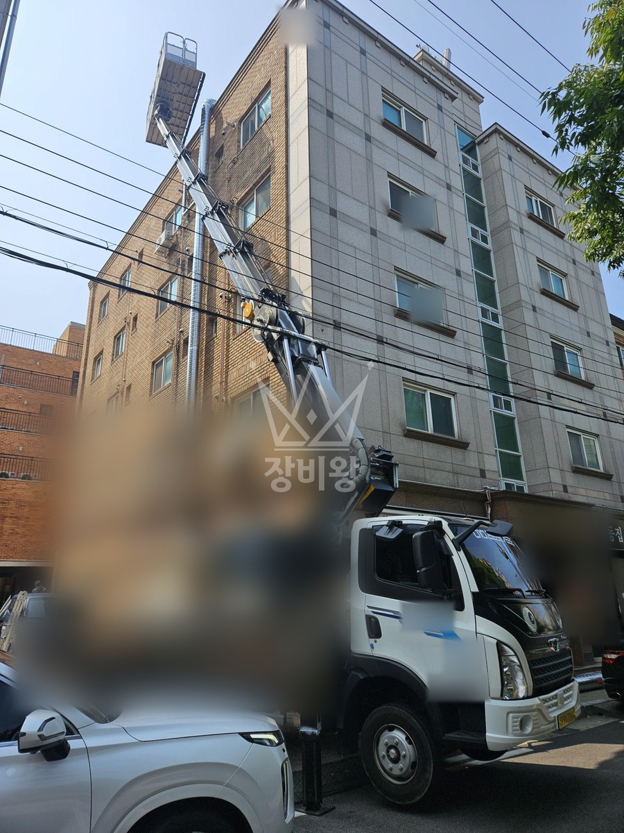 경기 화성시 병점구 진안동 3.5톤 스카이차 상가 5층 옥상 외부 닥트 작업사진 1