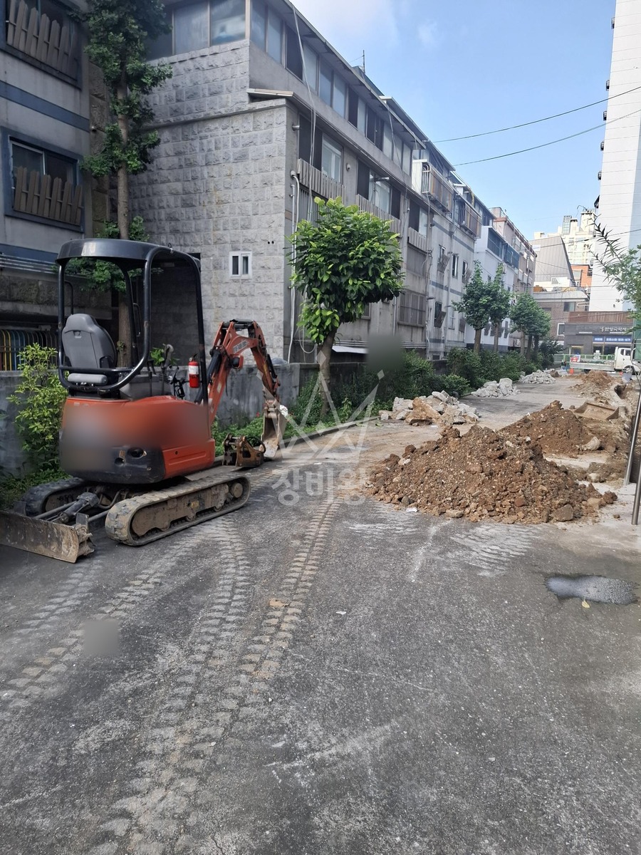 경기 부천시 원미구 역곡동 포크레인(굴착기) 작업 현장 도착사진