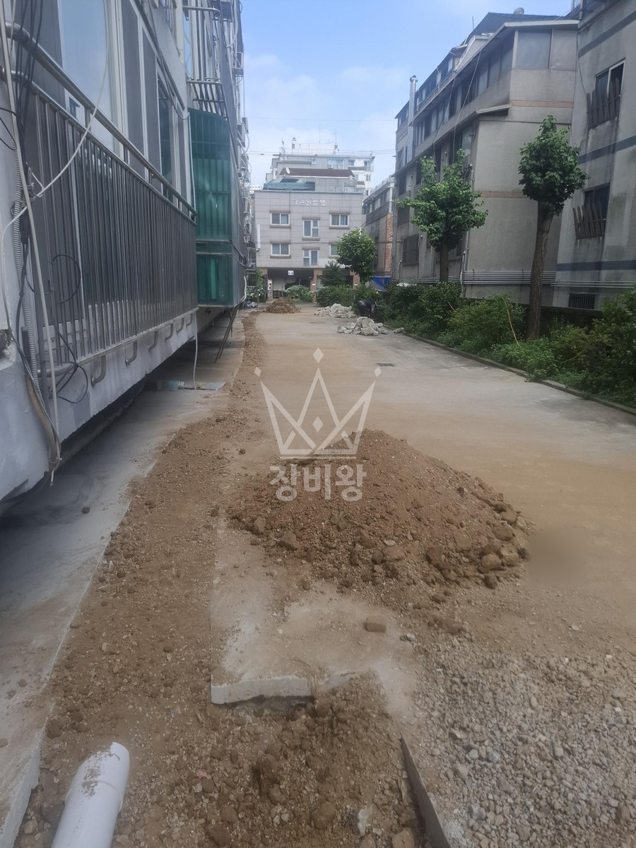 경기 부천시 원미구 역곡동 포크레인(굴착기) 하수관로 터파기 작업완료사진 1