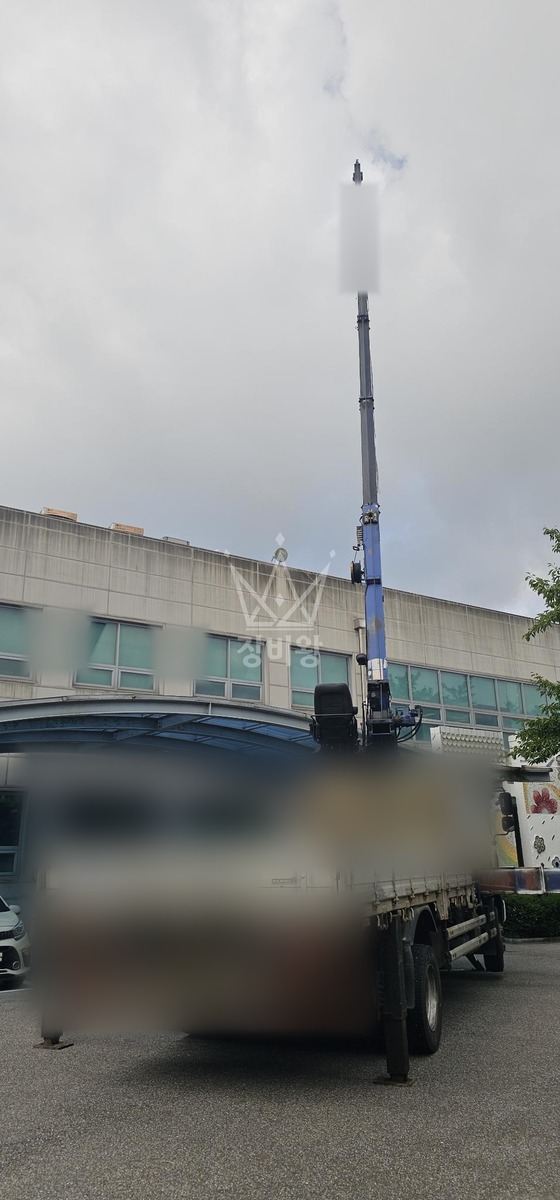 경기 광주시 곤지암읍 5톤 크레인 에어컨실외기 내리고 올리고 작업사진 3