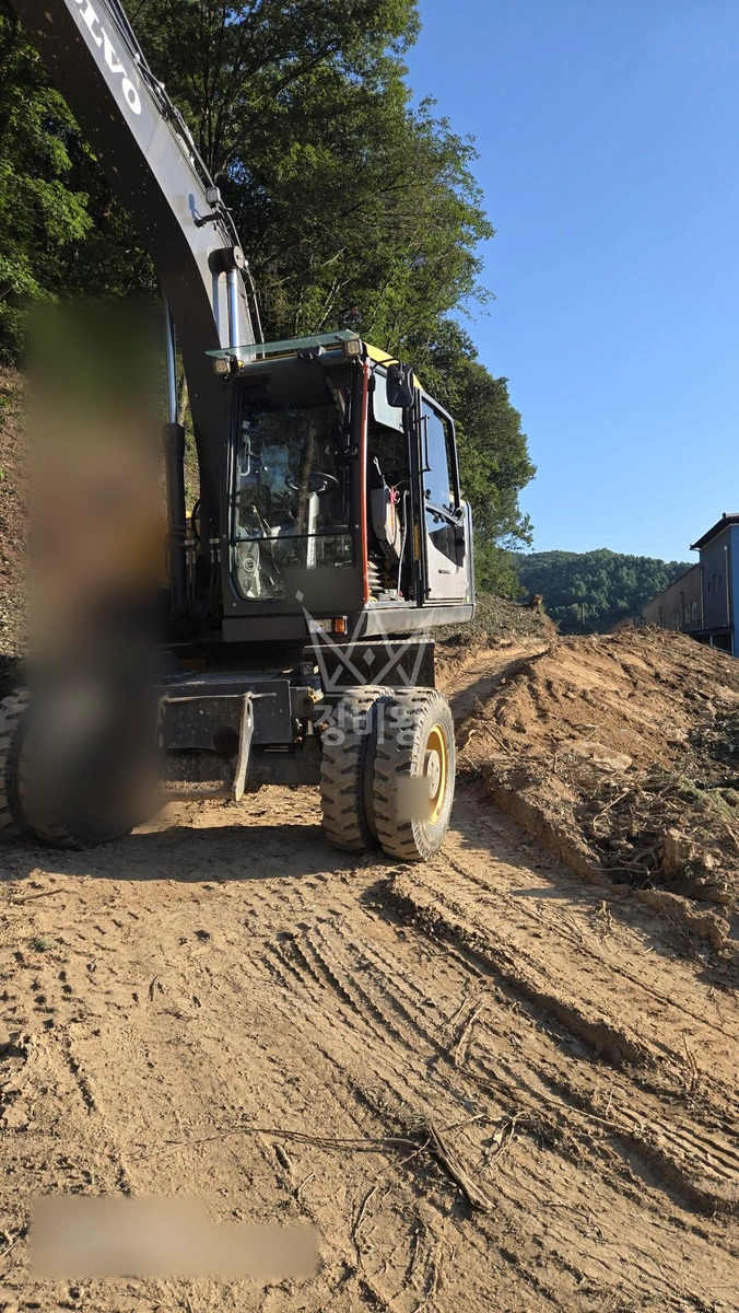충북 충주시 앙성면 포크레인(굴착기) 벌목 나무 제거 및 배수로 정리 작업완료사진 1