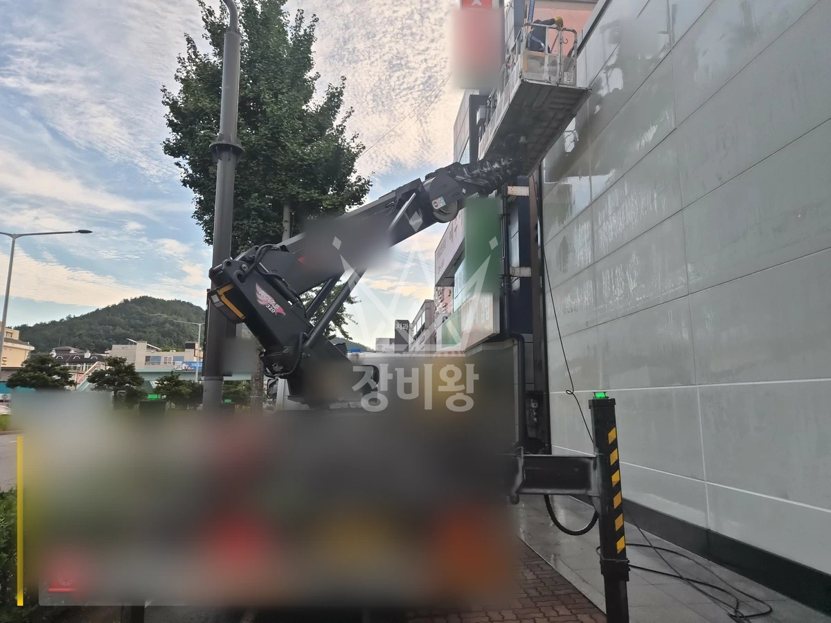 전남광주 목포시 옥암동 3.5톤 스카이차 외벽 물청소 작업사진 1