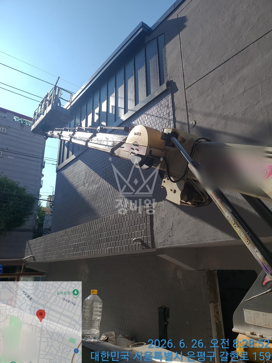 서울 은평구 구산동 1톤 스카이차 외벽 페인트 작업사진 2