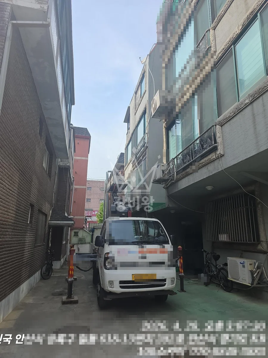 경기 안산시 상록구 1.2톤 스카이차 창문 실리콘 작업사진 2