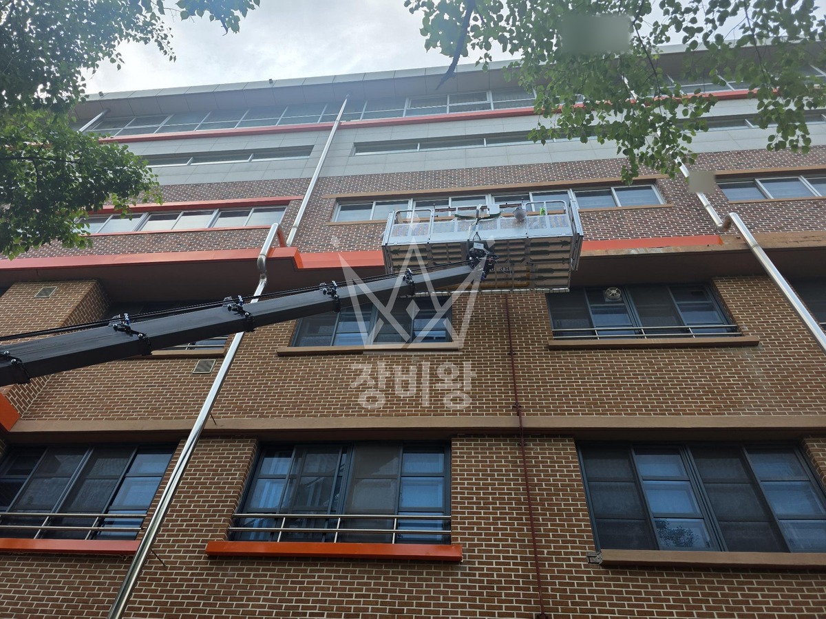 경기 광주시 송정동 3.5톤 스카이차 외부 인방 안전커버 작업 / 2대작업 작업사진 1