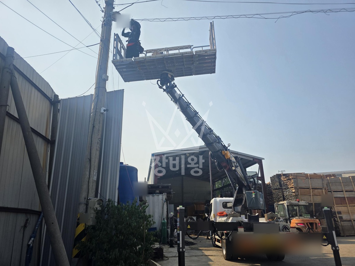 경기 화성시 만세구 3.5톤 스카이차 공중 선로 작업 작업사진 3