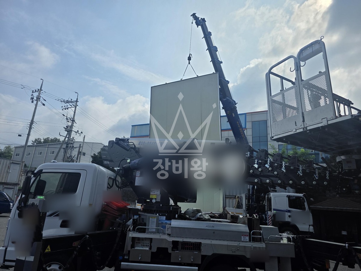 경기 화성시 만세구 팔탄면 3.5톤 스카이차 문짝 조립 작업 작업사진 2