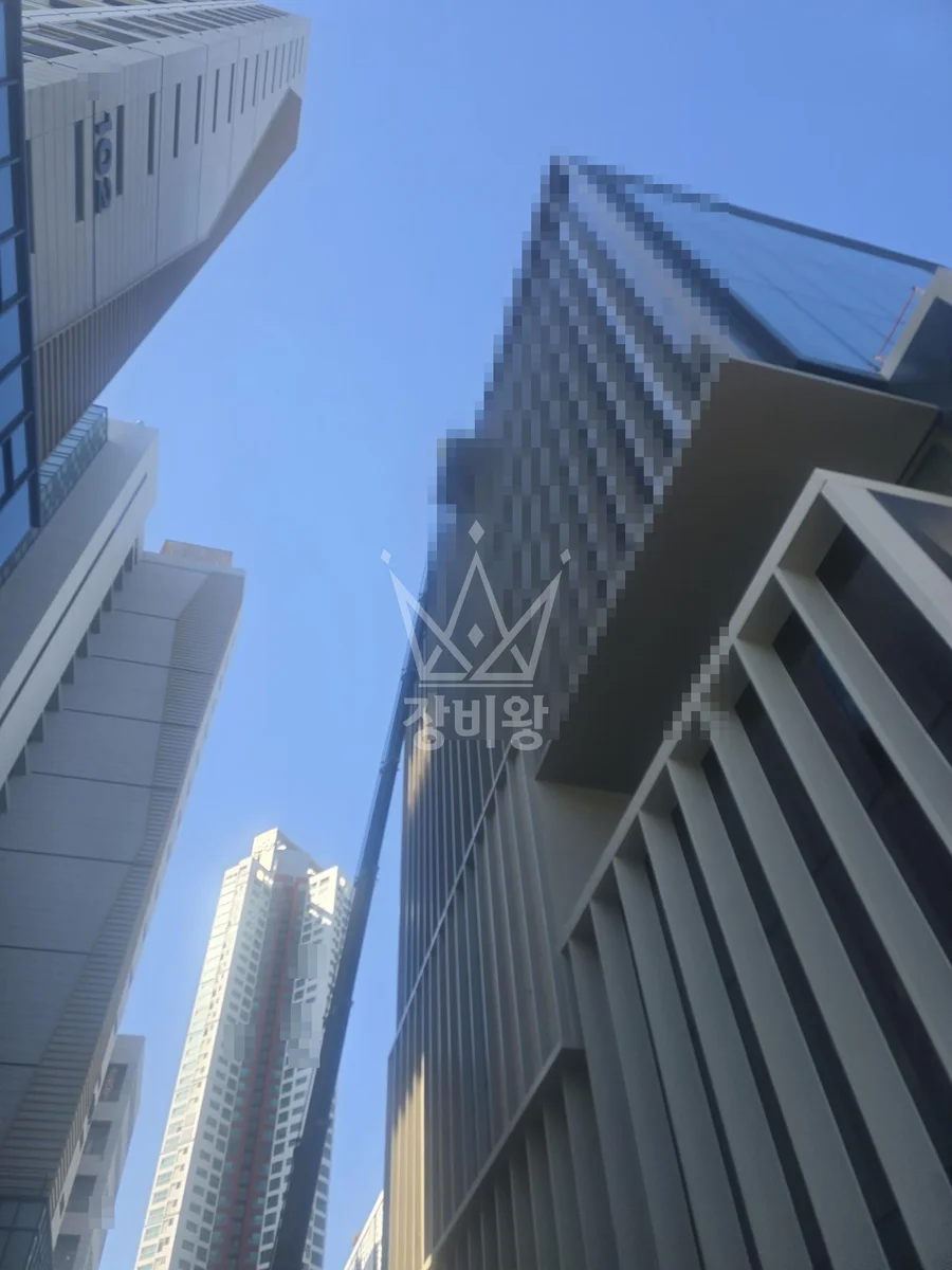 인천 서구 청라동 5톤 스카이차 실리콘코킹 작업사진 2