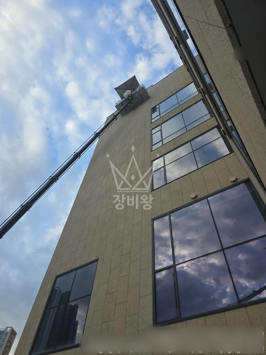 경기 고양시 덕양구 향동동 5톤 스카이차 실리콘코킹 작업사진 2