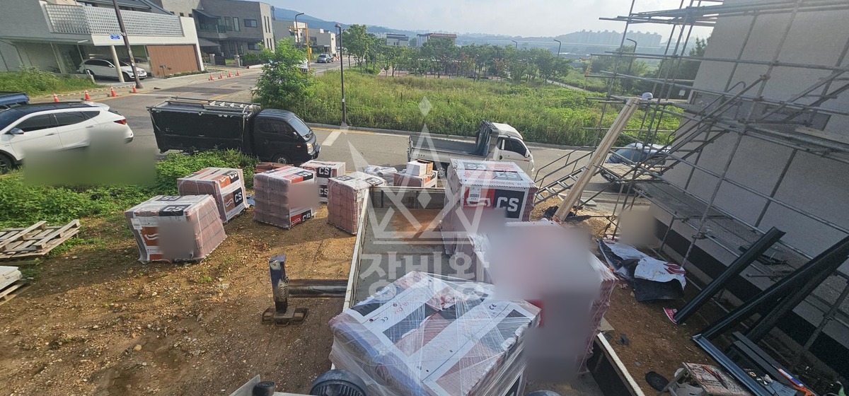경기 화성시 효행구 봉담읍 5톤 크레인 기와양중 작업사진 3