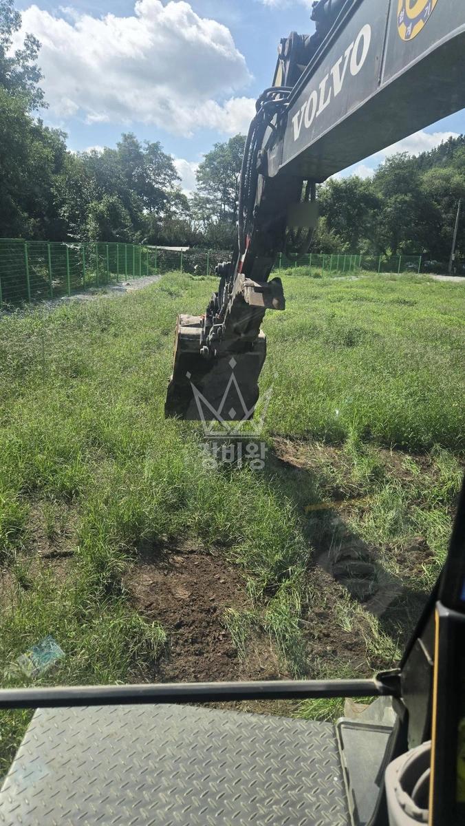 경북 영천시 임고면 포크레인(굴착기) 태양광 자재 하역 작업사진 3