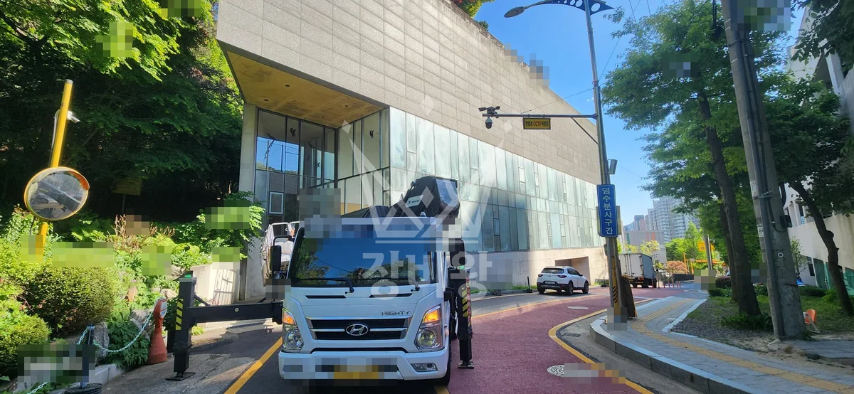 경기 안양시 동안구 3.5톤 스카이차 유리실측 작업사진 1
