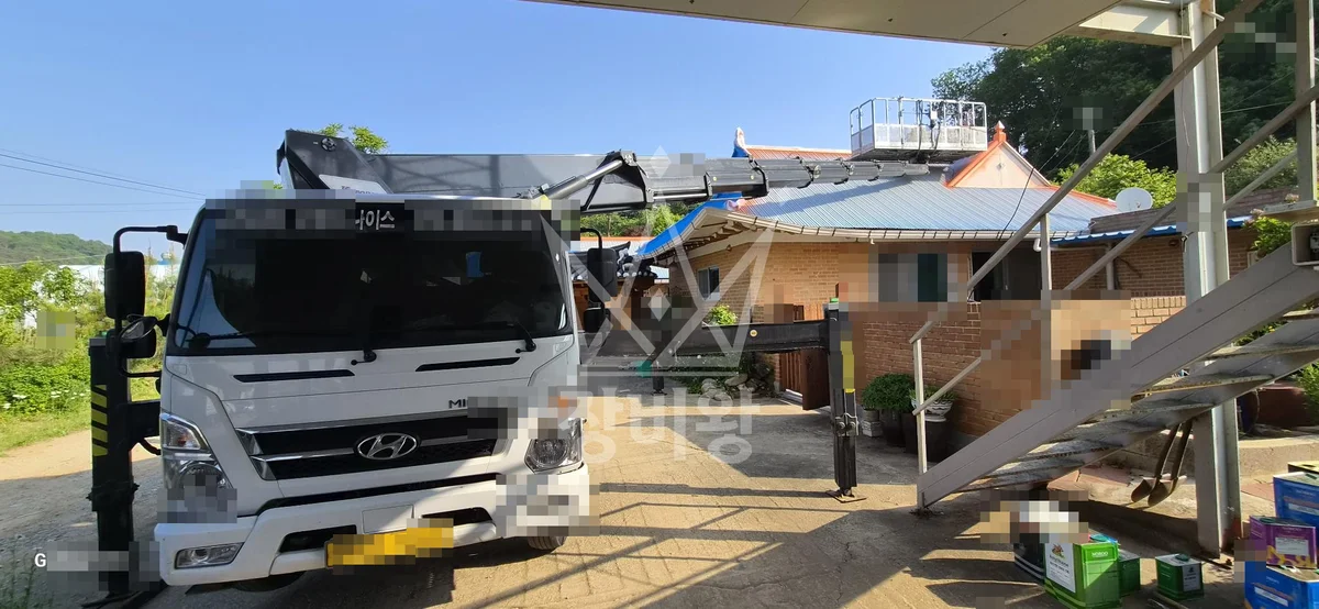 인천 강화군 불은면 3.5톤 스카이차 단층 지붕도색 입니다..측면으로 길게 빼야됩니다 작업사진 2