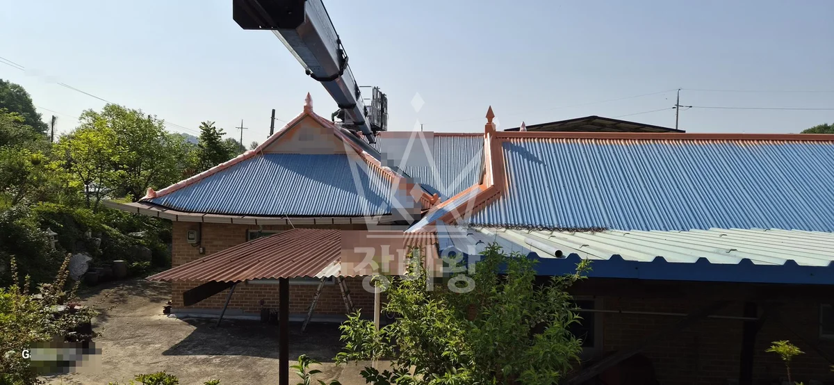 인천 강화군 불은면 3.5톤 스카이차 단층 지붕도색 입니다..측면으로 길게 빼야됩니다 작업사진 3